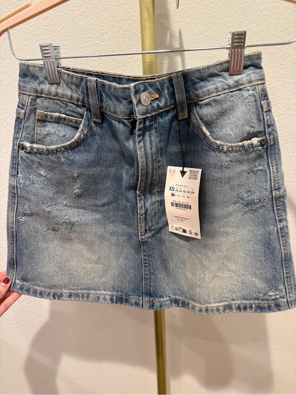 NWT Zara Distressed Denim Mini Skirt Light Wash XS - Picture 2 of 6